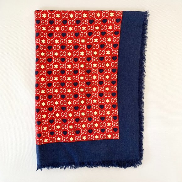 Gucci GG Hearts & Stars Asilk Scarf in Red - Picture 1 of 7